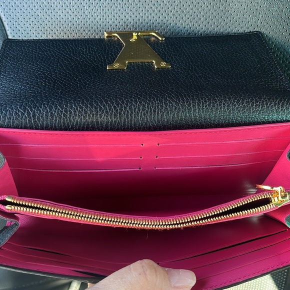 Louis Vuitton Capucines Wallet - Picture 4 of 12